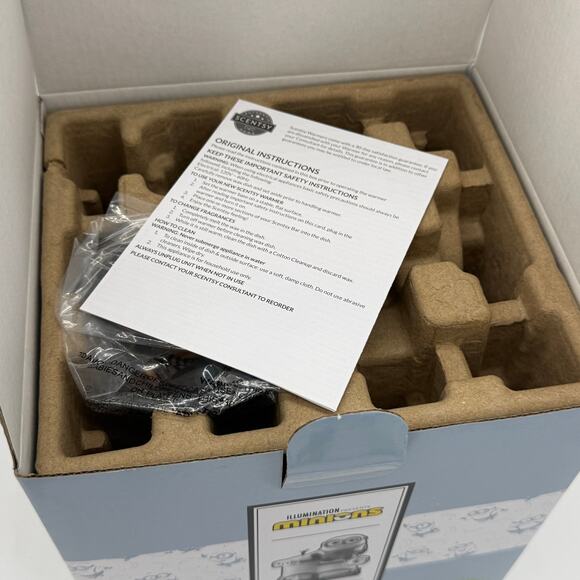 Scentsy Minions Despicable Me Wax Warmer NEW - Picture 8 of 12